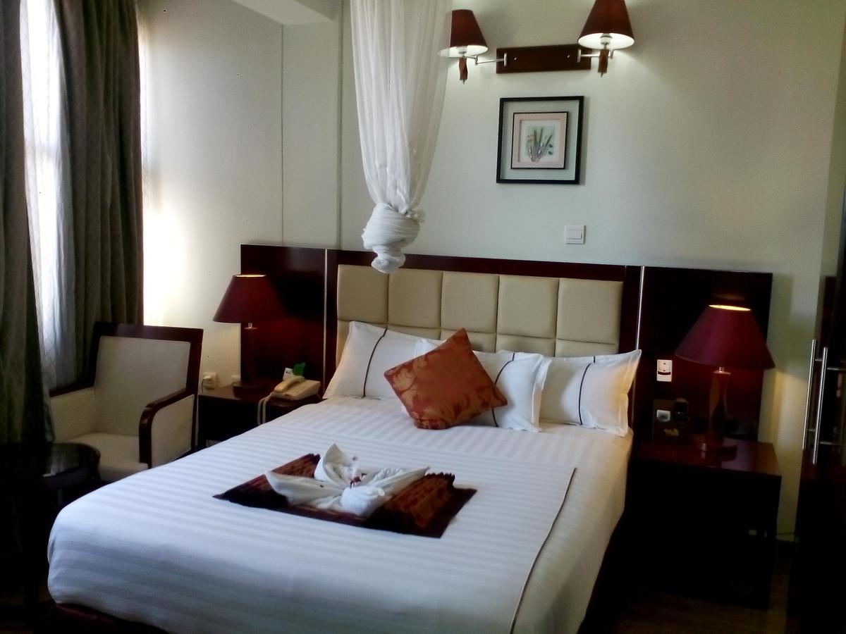 Rahnile Hotel บาเฮอร์ดาร์ ภายนอก รูปภาพ