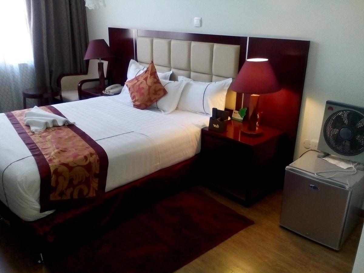 Rahnile Hotel บาเฮอร์ดาร์ ภายนอก รูปภาพ