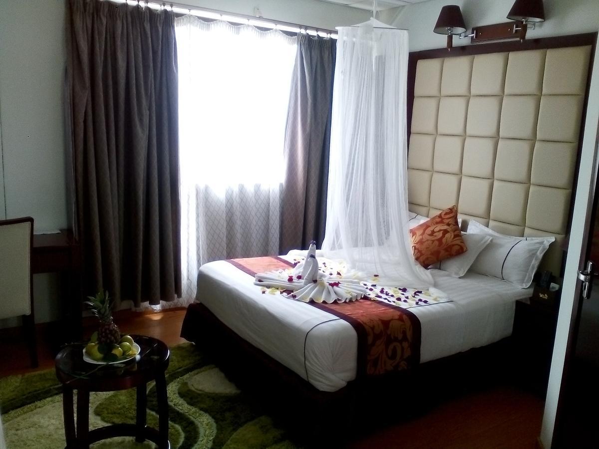Rahnile Hotel บาเฮอร์ดาร์ ภายนอก รูปภาพ