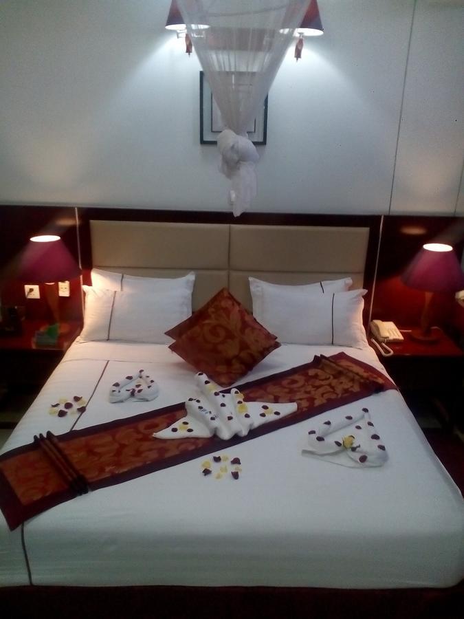 Rahnile Hotel บาเฮอร์ดาร์ ภายนอก รูปภาพ