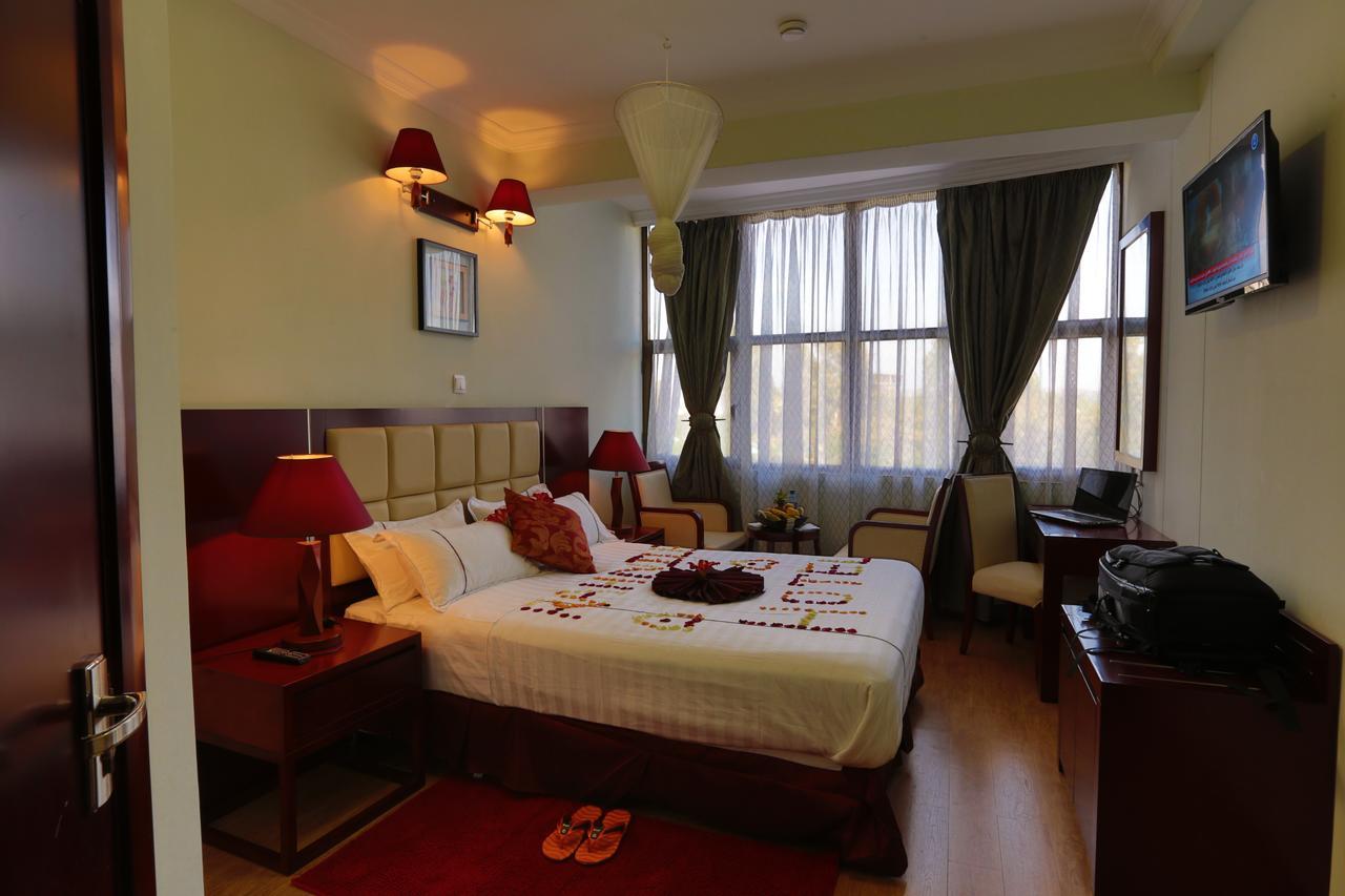 Rahnile Hotel บาเฮอร์ดาร์ ภายนอก รูปภาพ